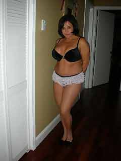 a milf from Clarendon Hills, Illinois